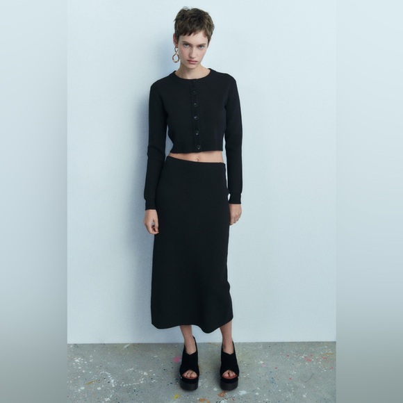 Zara Dresses & Skirts - Zara Black Knitted Midi Skirt